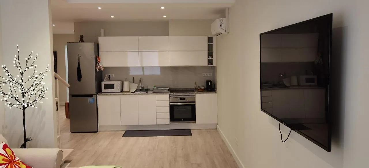 Barcelona Duplex De 3 Habitaciones لوسبيتاليت دي يوبريغات 0*,  إسبانيا